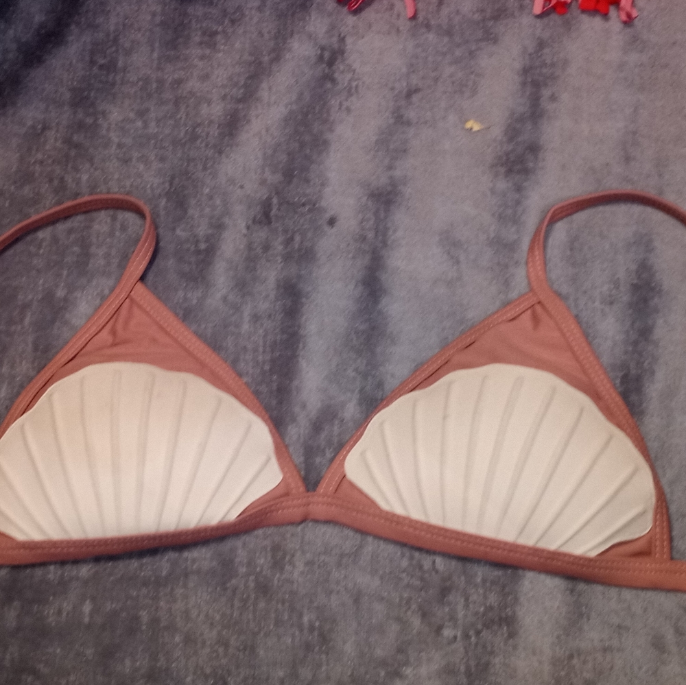 Bikini - Picture 2 of 7